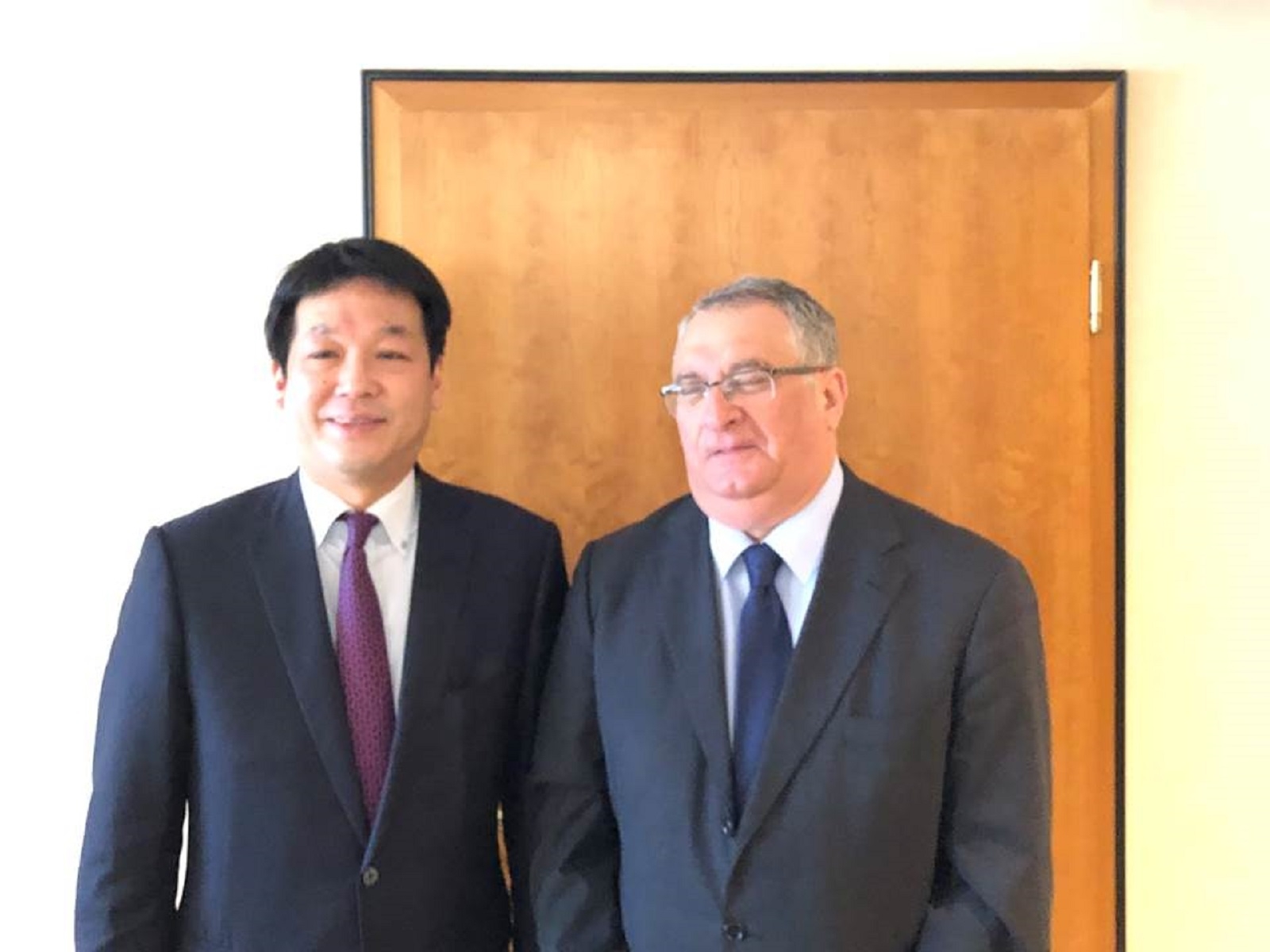 薗浦総理補佐官とバッラ首相補佐官