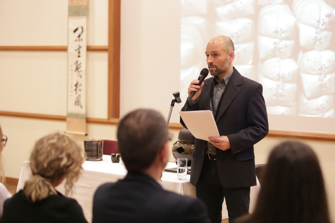 Nagy Balázs úr, a Teavolution tea bolt tulajdonosának előadása a japán <i>senchá</i>ról