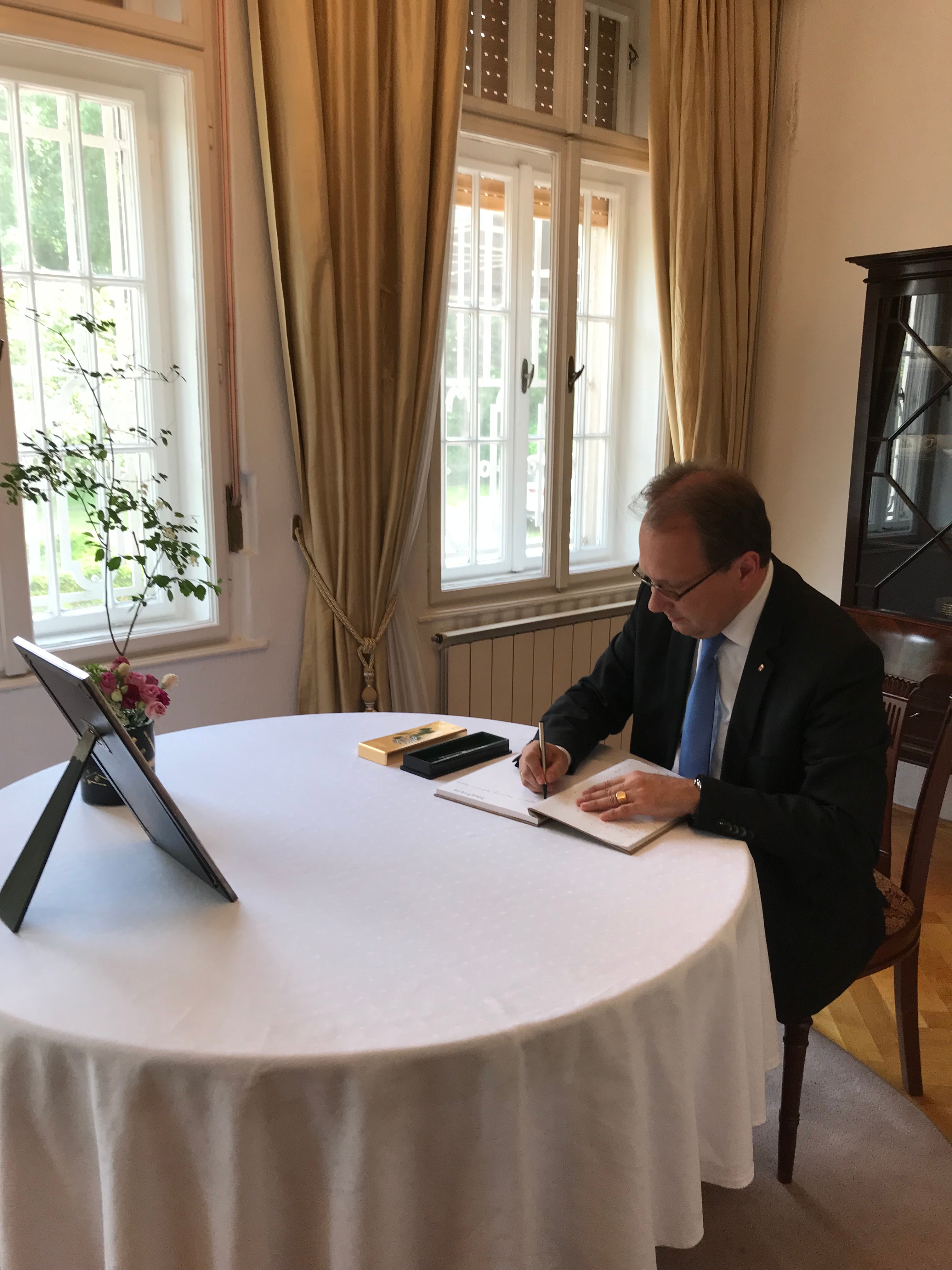 ホッパール・ハンガリー・日本友好議員連盟会長