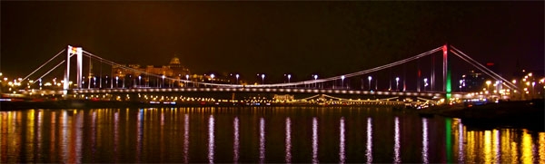 Az Erzsébet-híd díszkivilágítása 2009. november 17-én